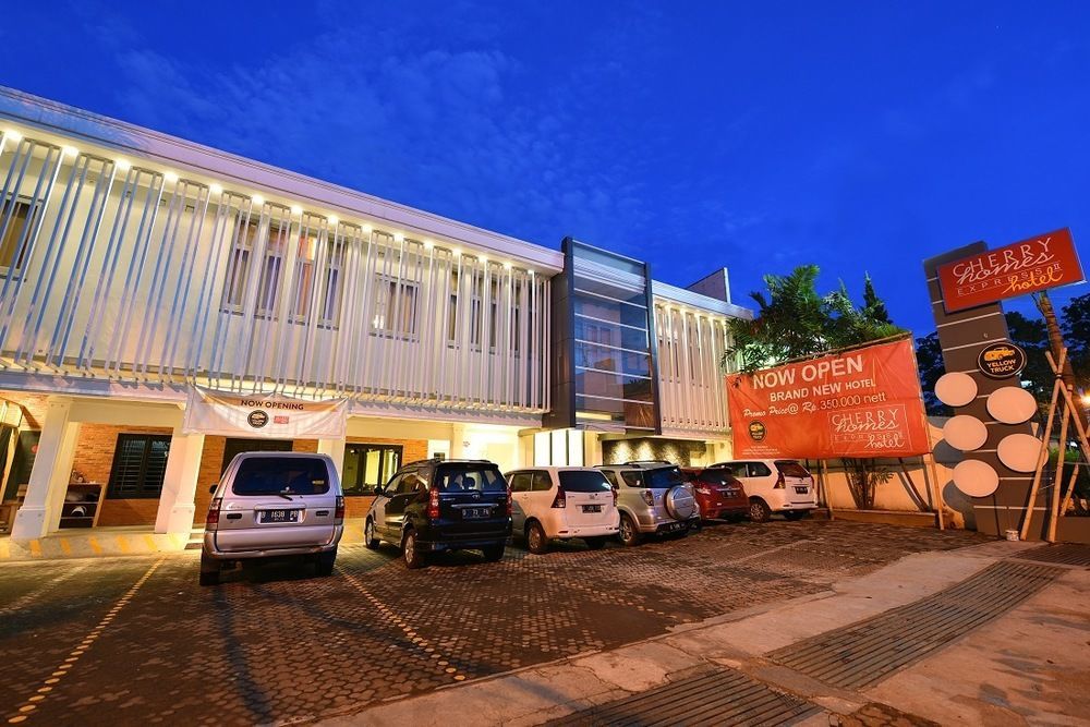 Cherry Homes Express Hotel Bandung Buitenkant foto