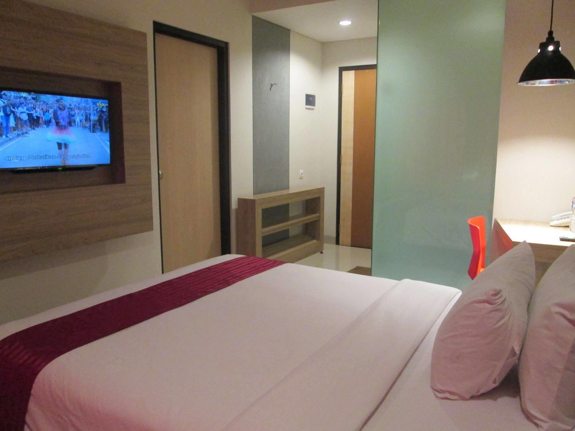 Cherry Homes Express Hotel Bandung Buitenkant foto